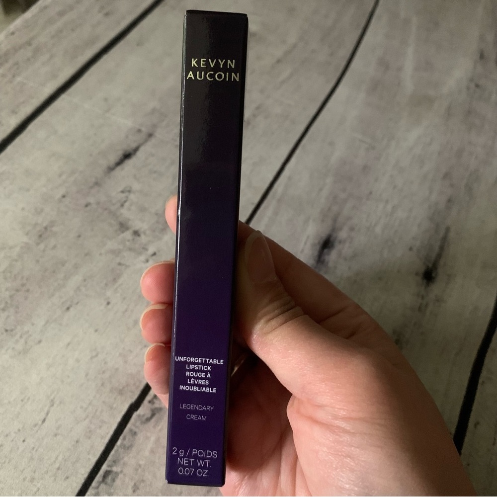 New Kevyn Aucoin Unforgettable Lipstick - Legendary - Cream 2g full size - Picture 3 of 3
